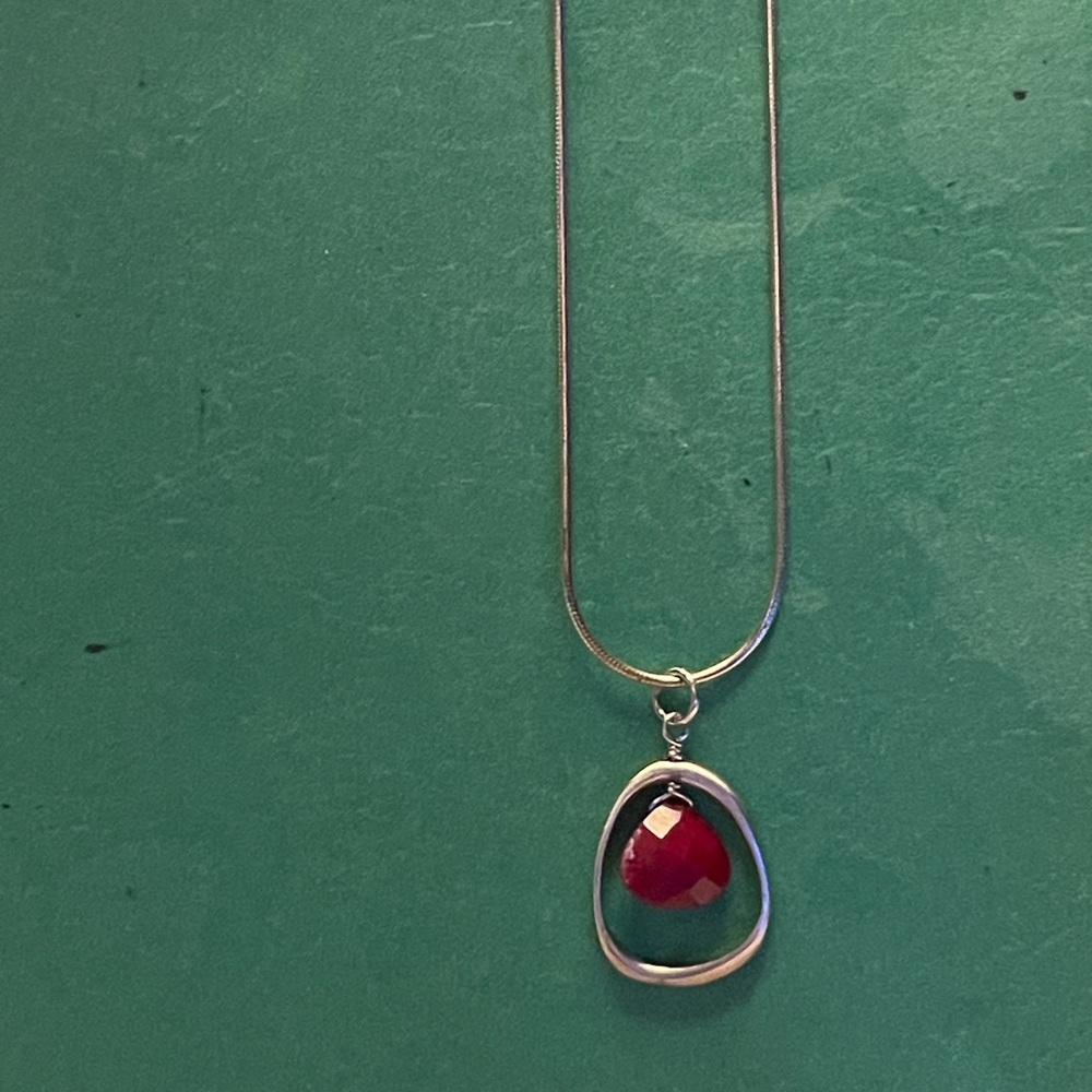 925 Silver and faceted Ruby Teardrop Necklace with Earrings